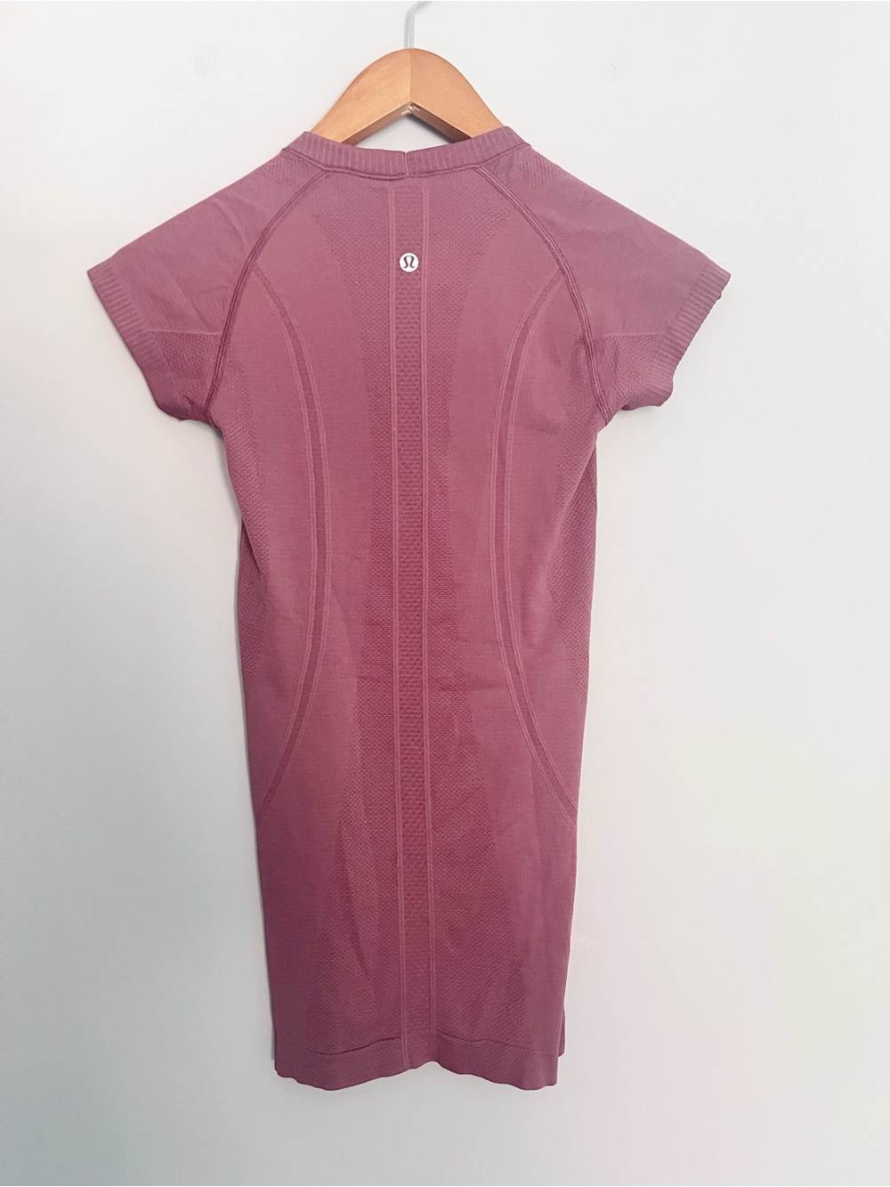 Lululemon Swiftly Tech Short Sleeve Crew
Figue Shirt Size 2 - Picture 2 of 4